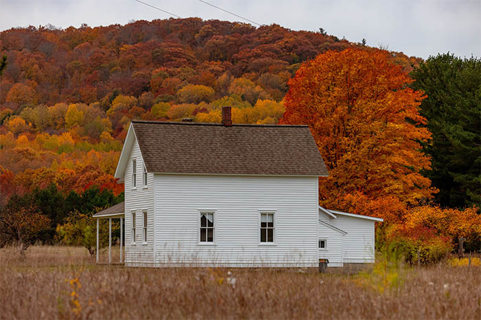 image of a white house in autumn